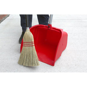 Bac à déchets géant, 14 pouces x 14 pouces man sweeping red debris pan with silver handle, black handle and red broom, Jumbo Debris Pan, 14 Inch X 14 Inch, FLOOR CLEANING, DUST PANS, 4971