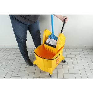 Baldes y escurridores de presión hacia abajo de 40 cuartos man cleaning tile floor with yellow bucket with four wheels and wringer with black handle with quick release mop withwith mop head, 40 Qt Downpress Bucket And Wringer, COLOR, Yellow, FLOOR CLEANING, BUCKETS & WRINGERS, Best Seller, 3078Y